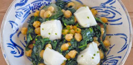 Guiso de espinaca, garbanzos y bacalao