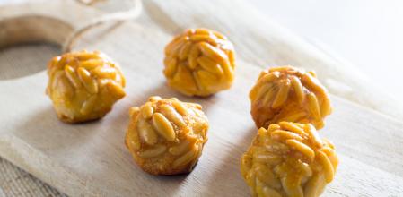 Panellets de piñones