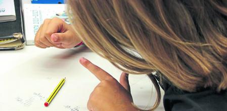 Las niñas de 4.º de primaria en España rinden menos en matemáticas que los chicos de su curso