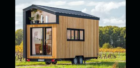 El exterior de esta creación del fabricante Baluchon está hecho de aluminio y madera de cedro.