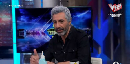 Juan de Val cumple la promesa y se tiñe el pelo de blanco en 'El hormiguero'
