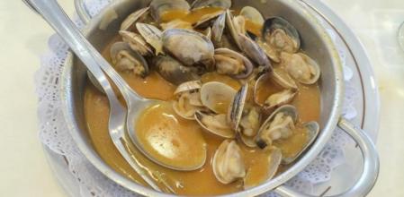 Almejas en salsa marinera