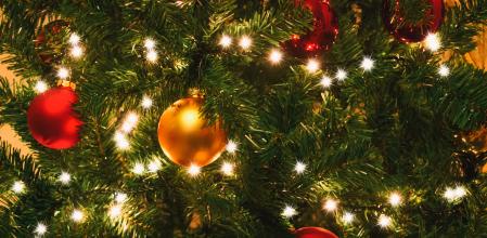 Si no acabas de ver que las luces del árbol queden bien, es por una sencilla razón: lo estás haciendo mal.