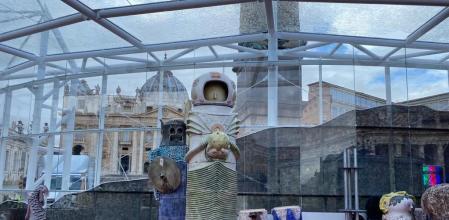 -Figura de un astronauta en el Belén del Vaticano