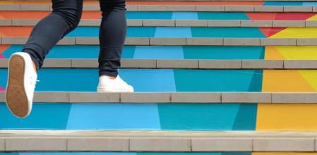 Subir las escaleras a buen ritmo fortalece el corazón