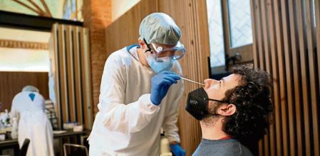 Los nuevos casos de Covid en Catalunya aumentan un 40% en una semana