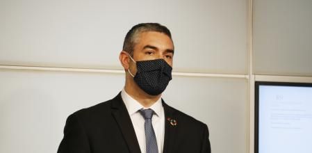 El conseller de Acció Exterior i Transparència, Bernat Solé, este viernes en el Parlament