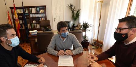 Carlos Mazón al centro, junto a Gerard Fullana de Compromis y Javier Gutierrez portavoz de Ciudadanos
