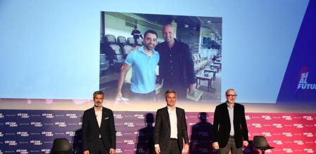 Font presentó a Jordi Cruyff y a Xavi Hernández