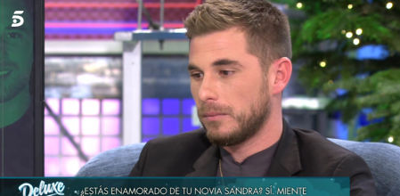 Tom Brusse se somete el Polideluxe.