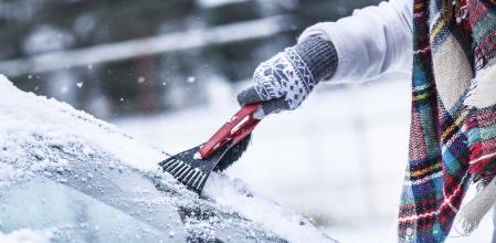 Productos para quitar el hielo y la nieve del parabrisas.