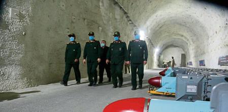 El líder iraní prohíbe las vacunas de EE.UU. y británicas