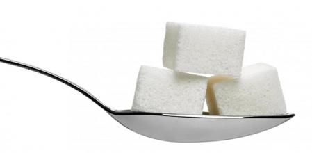 El azúcar blanco que usamos habitualmente en casa es el más refinado de todos; el moreno, a juicio de muchos, es el más saludable