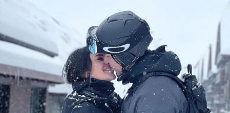 Carla Barber y Diego Matamoros pasan una romántica jornada en la nieve.
