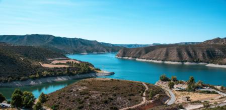 El Ebro dibuja formas caprichosas a su paso por la zona