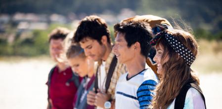 Cinco desconocidos se cruzan en el Camino de Santiago.