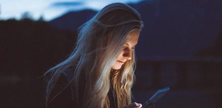 El móvil es el mejor aliado para ligar en estas fechas