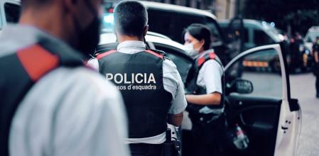 Agentes de Mossos d'Esquadra durante un operativo en una imagen de archivo
