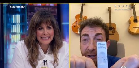 Pablo Motos conectó por videollamada desde su casa y mostró un test de antígenos que dio resultado negativo