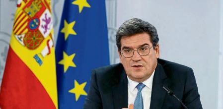 MADRID, 02/02/2021.- El ministro de Inclusión, Seguridad Social y Migraciones, José Luis Escrivá, en rueda de prensa tras reunión del Consejo de Ministros, hoy en el Palacio de la Moncloa. EFE/ Ballesteros