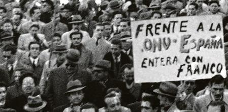 MANIFESTACION CONTRA LA ONU Y DE APOYO A FRANCO: Madrid, 9-12-1946 .- Manifestación multitudinaria de adhesión al jefe del Estado, Francisco Franco, y contra la ingerencia extranjera de la Organización de las Naciones Unidas, que pretende retirar los embajadores de sus paises miembros acreditados en España. EFE/Vidal.
