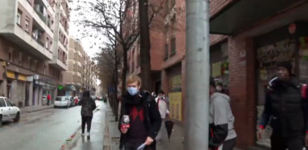 Momento de la agresión en directo a un equipo de Cuatro en Salt