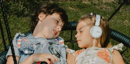 Muchas canciones románticas nos recuerdan a momentos inolvidables de nuestra vida.