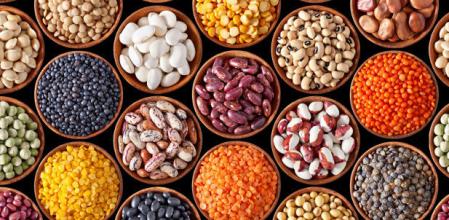 Las vemos cada día: en el supermercado, en los mercados campesinos y acompañando a nuestro plato favorito como guarnición. En muchos países, forman parte del patrimonio cultural y se consumen de forma habitual. En otras zonas del mundo, apenas se utilizan, excepto cuando se consumen en forma de sopa en un día frío de invierno.


El Día Mundial de las Legumbres es una oportunidad para la sensibilización acerca de los beneficios que aportan las legumbres y su contribución a los sistemas alimentarios sostenibles y a un mundo sin hambre.



Subscribe! http://www.youtube.com/subscription_center?add_user=FAOoftheUN  

Follow FAO on social media! 
* Facebook - https://www.facebook.com/UNFAO 
* Instagram - https://instagram.com/fao
* LinkedIn - https://www.linkedin.com/company/fao 
* TikTok - https://www.tiktok.com/@fao
* Twitter - http://www.twitter.com/fao/
* Weibo - https://www.weibo.com/unfao

© FAO: http://www.fao.org  #SDGs #Agenda2030 #GlobalGoals