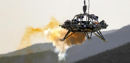 Módulo de aterrizaje de la misión Tianwen-1 a Marte en una instalación en Huailai en la provincia china de Hebei.