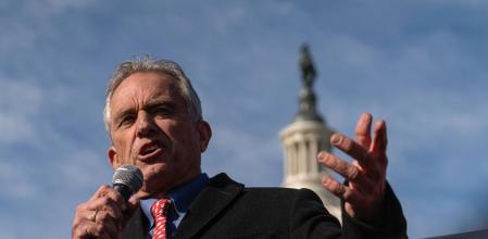 Los comentarios antivacunas de Robert F. Kennedy han motivado el cierre de su cuenta de twitter