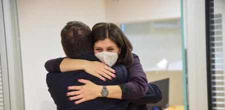 La alegría en la sede de ERC es evidente. Ayer se volvieron a ver en persona la número uno de la lista por Lleida, Marta Vilalta, y el presidenciable Pere Aragonès, ya que en la noche electoral fueron pocos los que permanecieron en la sede nacional de Esquerra