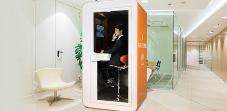 La cabina viene equipada con todo tipo de comodidades.