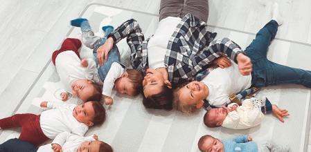 Ya tiene 11 hijos a los 23 años y quiere superar los 100 para ser la familia más numerosa del mundo