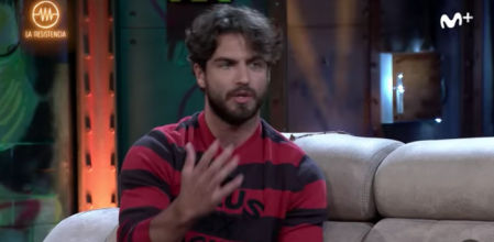 Maxi Iglesias desvela su mayor sueño: “Ser parte del coro que acompañó a Rosa en Eurovisión”