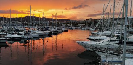 Fantástico atardecer en el puerto de Mataró.