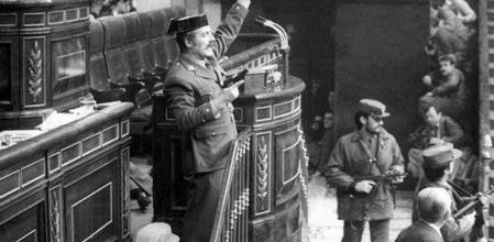 Enarbolando metralletas Antonio Tejero tomó el Congreso