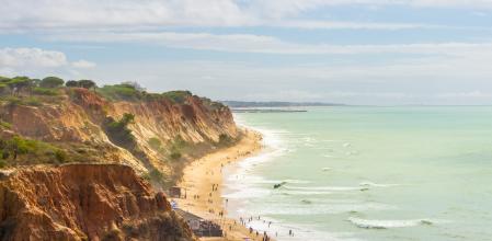 Playa de Falesia, en el Algarve portugués