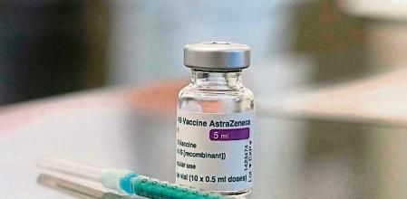 (FILES) In this file photo taken on February 12, 2021 a vial containing the Covid-19 vaccine by AstraZeneca and a syringe are seen on a table in the pharmacy of the vaccination center at the Robert Bosch hospital in Stuttgart, southern Germany. - Colombia approved the use of the COVID-19 vaccine developed by the Oxford University and the AstraZeneca laboratory, from which 10 million doses are expected to arrive, authorities informed on February 23, 2021. (Photo by THOMAS KIENZLE / AFP)