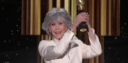 Jane Fonda subió al escenario para recibir el premio por toda su carrera.