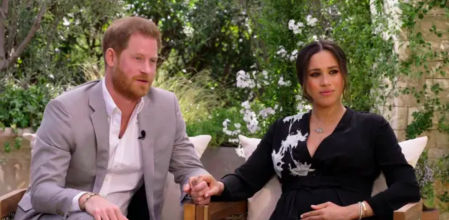 Meghan Markle y el príncipe Harry durante la entrevista con Oprah Winfrey.