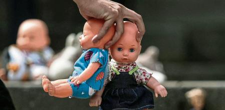 Toys are placed on the steps of the Colombian Congress building to protest against sexual violence against children, in Bogota on November 20, 2018. - The protest aims to raise awareness on children's protection responsibility and to encourage the denounce of child abuse cases before Colombian authorities. (Photo by DANIEL MUNOZ / AFP)