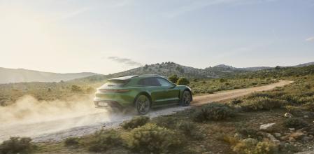 El Taycan Cross Turismo equipa tracción integral, suspensión neumática y un modo de conducción específico para circular fuera del asfalto&nbsp;