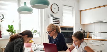 La pandemia ha obligado a simultanear trabajo y cuidados