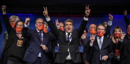 Joan Laporta rodeado del equipo con el que ganó las pasadas elecciones a la presidencia del FCBarcelona