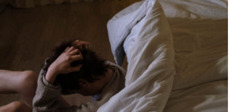 Los ruidos de su vecina han sido una tortura