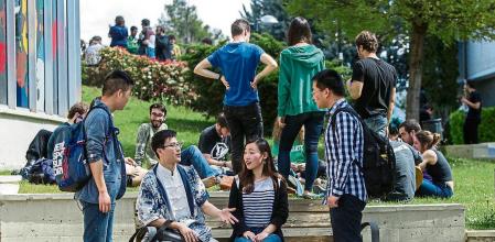 Estudiantes Chinos, en las Universidades Catalanas, (Izq a Der), Ze Chen, Jun An Lu, Zijun Yan y Ziwen Wang, en la Autonoma.