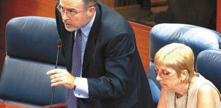 Los diputados socialistas Eduardo Tamayo y Teresa Sáez, protagonistas del 'tamayazo' en Madrid en 2003.