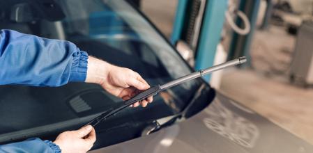 El limpiaparabrisas es un elemento al que no le solemos dar importancia pero que tiene una función muy relevante para que podamos ver correctamente el exterior&nbsp;