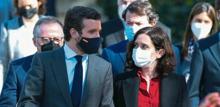 Pablo Casado e Isabel Díaz Ayuso llegan al acto de Estado de Reconocimiento y Memoria a todas las Víctimas del Terrorismo, en el marco de la conmemoración del Día Europeo de las Víctimas del Terrorismo en el Palacio de la Moncloa, en Madrid (España), a 11 de marzo de 2021. REYES;TERRORISMO;11 M;ANIVERSARIO;POLÍTICA José Oliva / Europa Press 11/03/2021