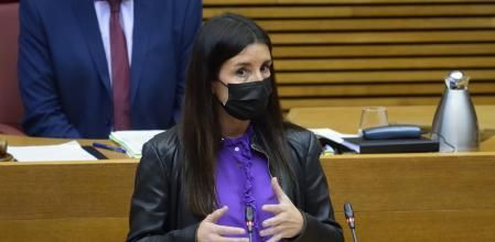La portavoz adjunta de Ciudadanos Ruth Merino, en la tribuna de las Cortes Valencianas.